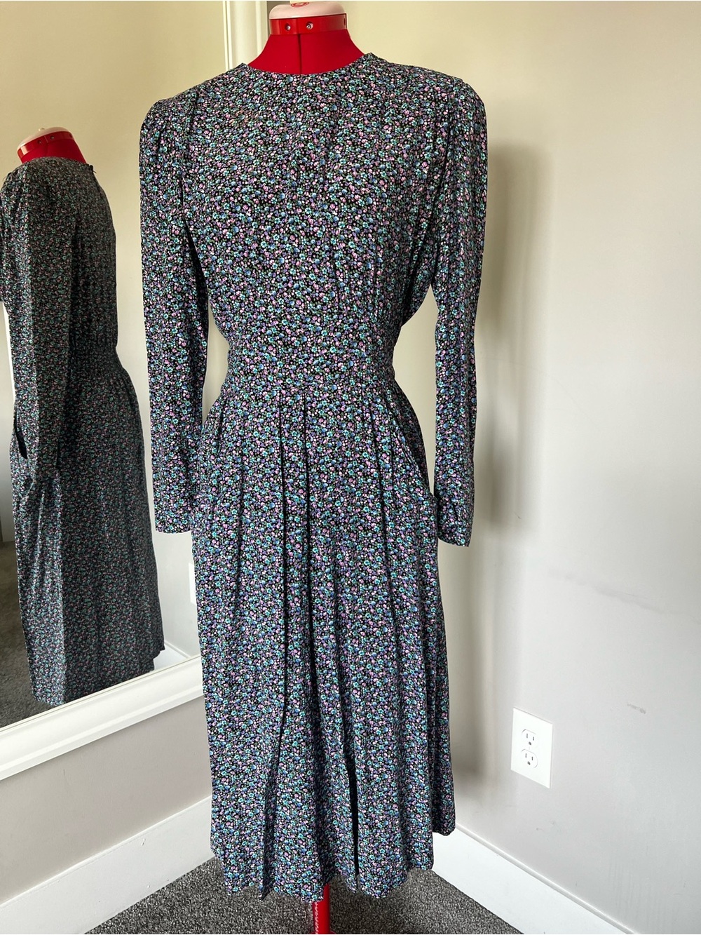 Vintage-Inspired Floral Midi Dress in Black and Multicolor